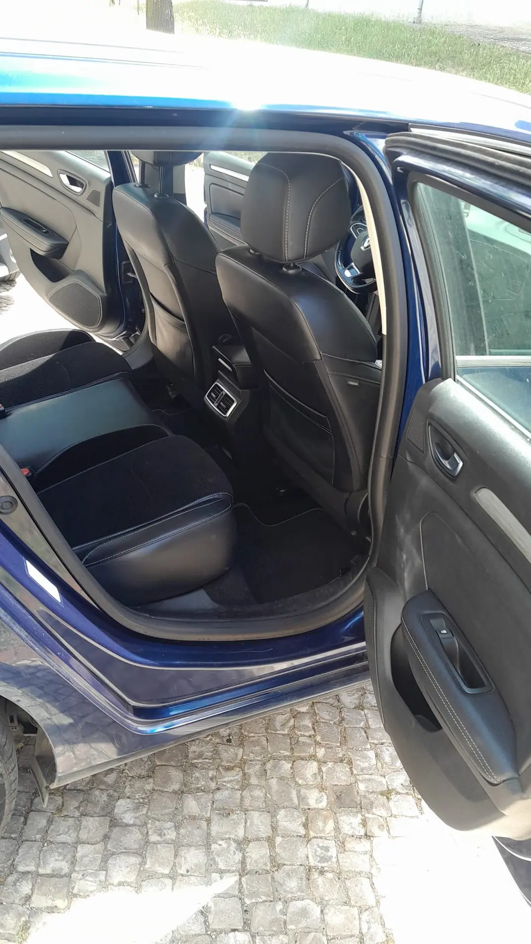 Renault Mégane Sport Tourer 2018 - 13000 EUR, 157000 km - AUTO.MOTO.pt - 157000km - foto 2 de 5