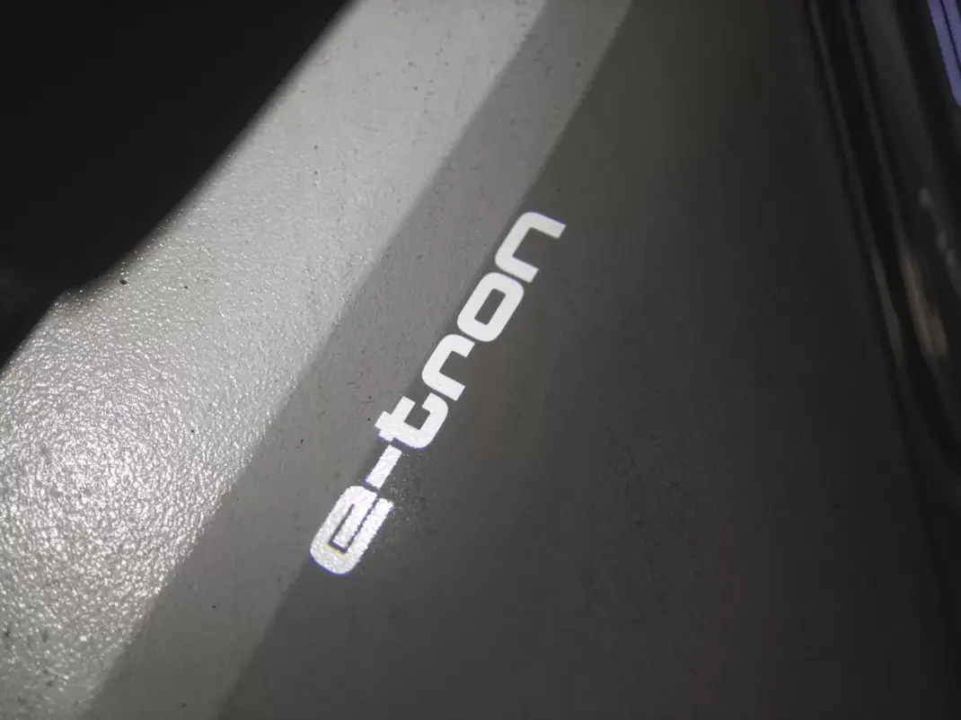 Audi e-tron 2020 - 38990 EUR, 25000 km - AUTO.MOTO.pt - 25000km - foto 16 de 30