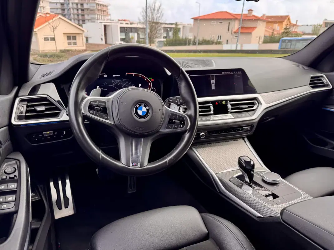 BMW 330 2020 - 32990 EUR, 44000 km - AUTO.MOTO.pt - 44000km - foto 17 de 33