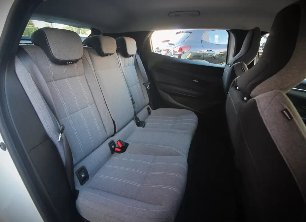 Renault Mégane E-Tech 2022 - 21000 EUR, 31000 km - AUTO.MOTO.pt - 31000km - foto 22 de 29