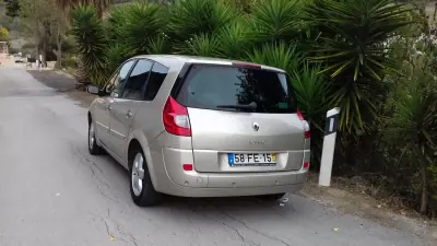 Renault Mégane Scénic 2008 - 5500 EUR, 258850 km - AUTO.MOTO.pt - 258850km - foto 5 de 21