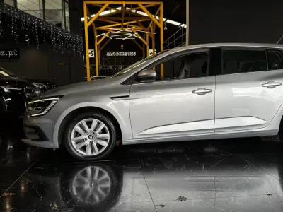 Renault Mégane Sport Tourer 2022 - 16990 EUR, 132900 km - AUTO.MOTO.pt - 132900km - foto 9 de 31