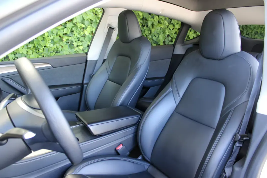 Tesla Model Y 2023 - 36900 EUR, 90000 km - 90000km - foto 13 de 20