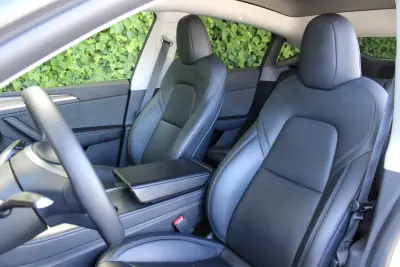 Tesla Model Y 2023 - 36900 EUR, 90000 km - 90000km - foto 13 de 20