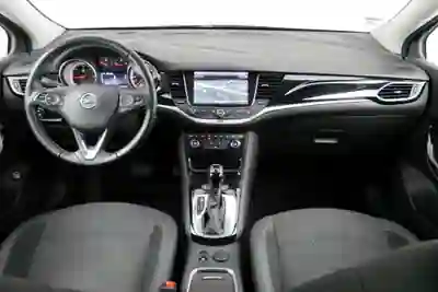 Opel Astra Sports Tourer 2018 - 12500 EUR, 150000 km - AUTO.MOTO.pt - 150000km - foto 9 de 11