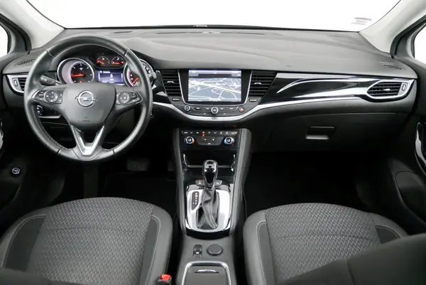 Opel Astra Sports Tourer 2018 - 12500 EUR, 150000 km - AUTO.MOTO.pt - 150000km - foto 9 de 11