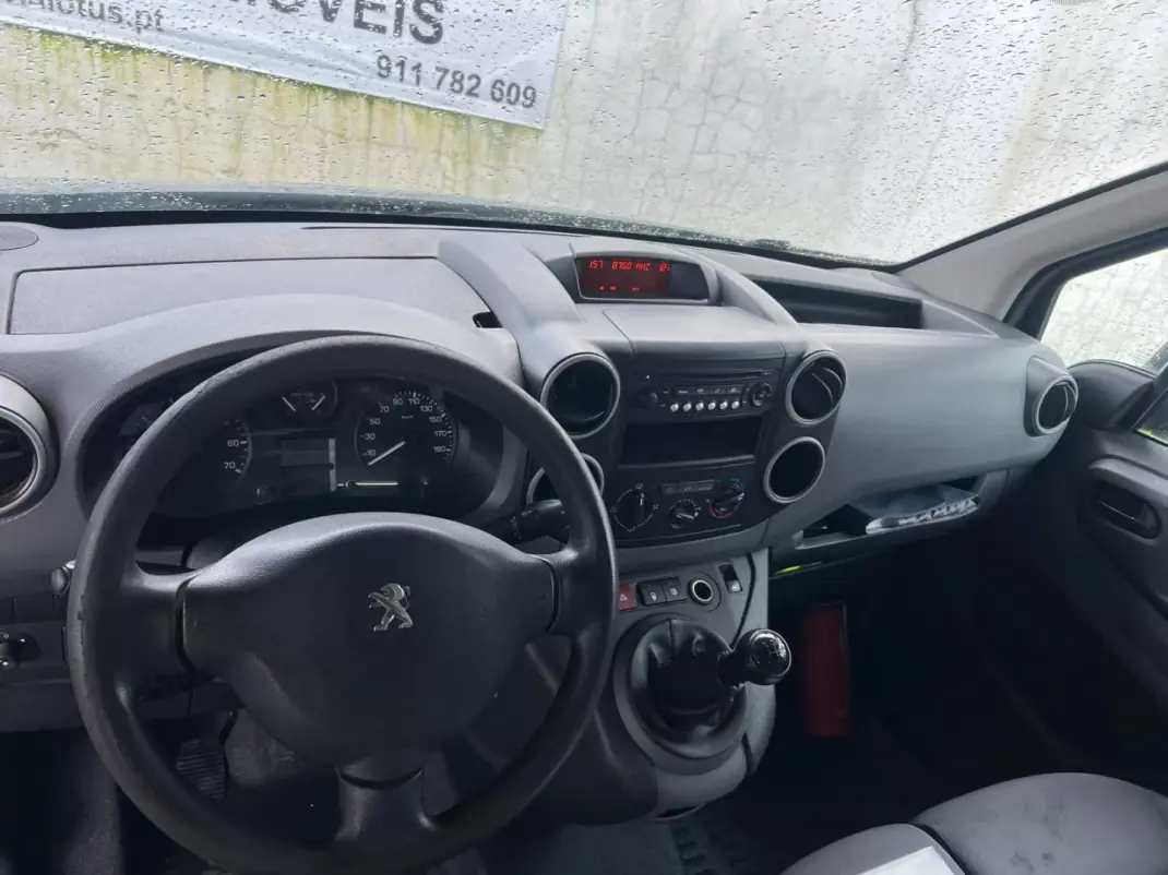 Peugeot Partner 2016 - 8500 EUR, 221000 km - AUTO.MOTO.pt - 221000km - foto 7 de 7