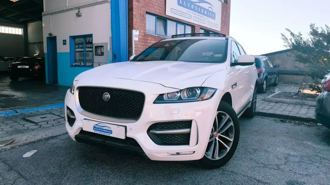 Jaguar F-Pace 2017 - 18900 EUR, 149000 km - 149000km - foto 8 de 23