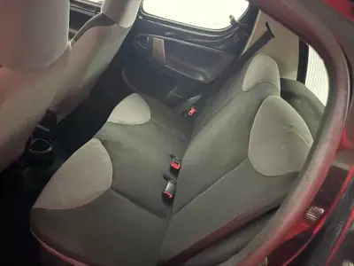 Peugeot 107 2013 - 6250 EUR, 116000 km - AUTO.MOTO.pt - 116000km - foto 16 de 26