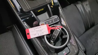 Porsche 992 2023 - 245000 EUR, 18096 km - AUTO.MOTO.pt - 18096km - foto 48 de 56