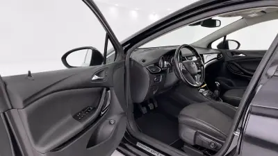 Opel Astra Sports Tourer 2017 - 7999 EUR, 118000 km - 118000km - foto 5 de 10