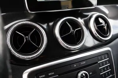 Mercedes-Benz CLA 180 2015 - 15900 EUR, 242000 km - AUTO.MOTO.pt - 242000km - foto 20 de 26