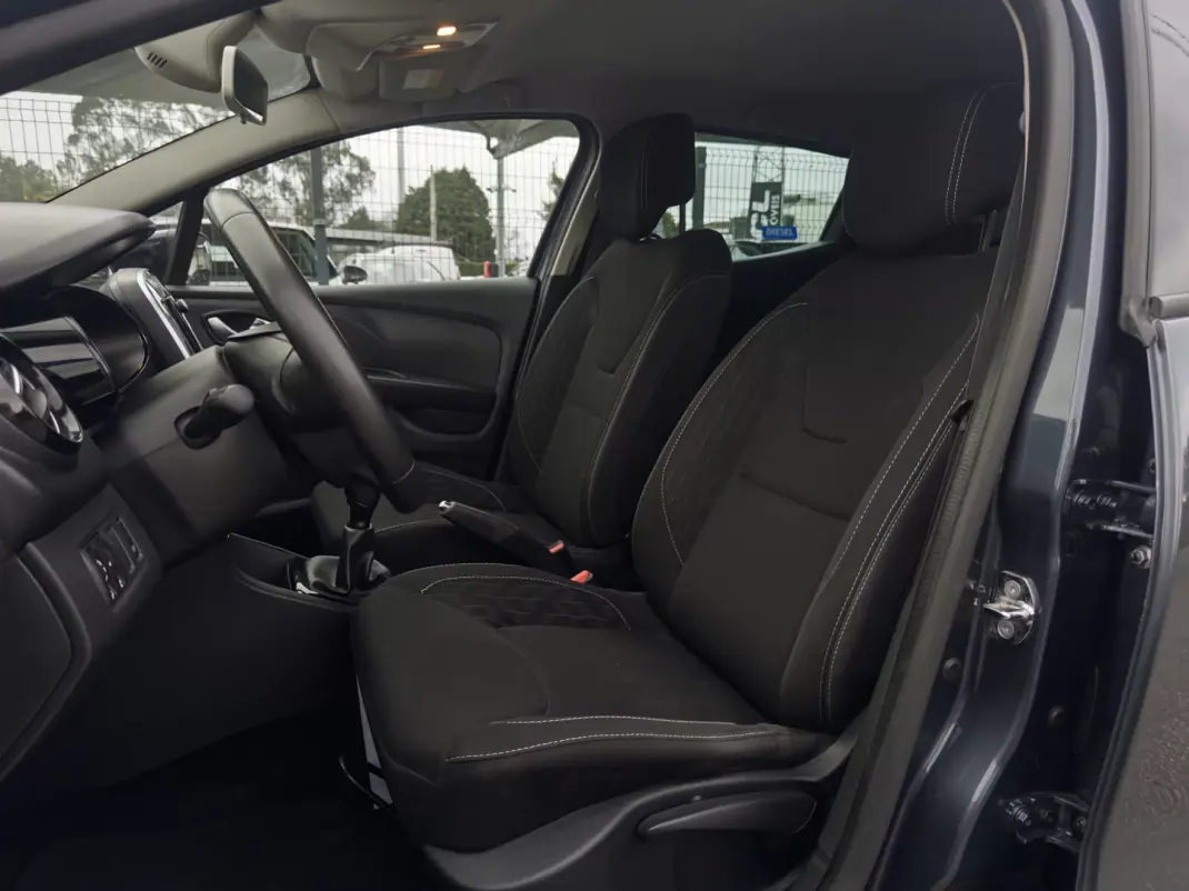 Renault Clio 2019 - 10990 EUR, 128000 km - AUTO.MOTO.pt - 128000km - foto 40 de 43