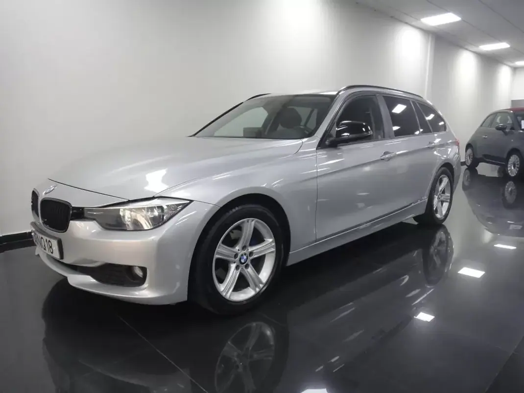 BMW 318 2013 - 13990 EUR, 157000 km - AUTO.MOTO.pt - 157000km - foto 1 de 27