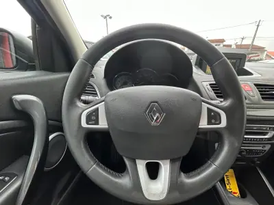 Renault Mégane Sport Tourer 2011 - 7500 EUR, 268066 km - AUTO.MOTO.pt - 268066km - foto 12 de 21