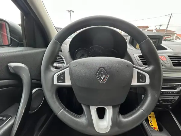 Renault Mégane Sport Tourer 2011 - 7500 EUR, 268066 km - AUTO.MOTO.pt - 268066km - foto 12 de 21