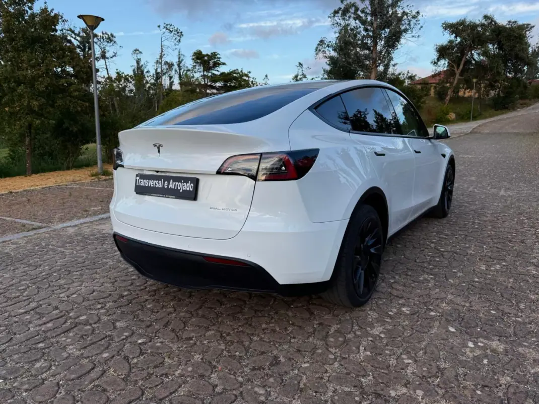 Tesla Model Y 2021 - 32500 EUR, 135000 km - 135000km - foto 18 de 23
