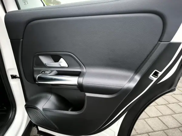 Mercedes-Benz EQA 2021 - 29950 EUR, 51000 km - AUTO.MOTO.pt - 51000km - foto 25 de 30