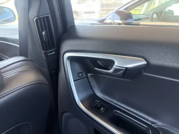 Volvo S60 2016 - 14990 EUR, 183000 km - AUTO.MOTO.pt - 183000km - foto 18 de 21