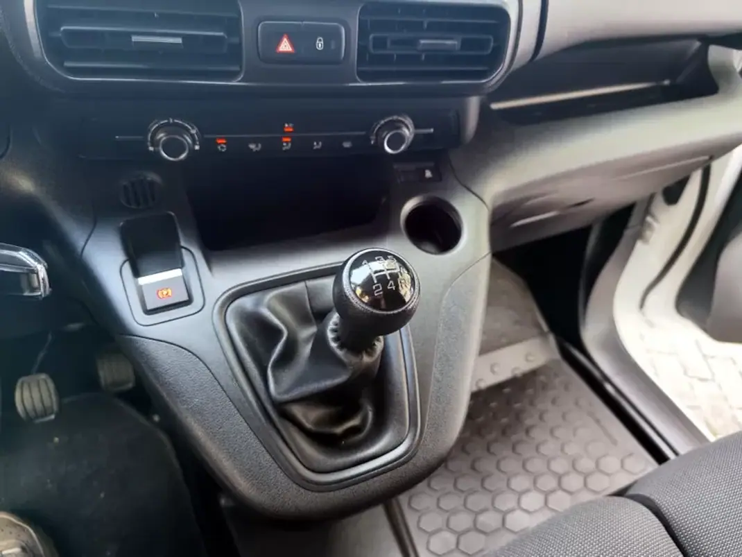 Opel COMBO 2019 - 11980 EUR, 162000 km - AUTO.MOTO.pt - 162000km - foto 20 de 21