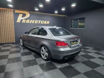 BMW 120 2009 - 13900 EUR, 220000 km - AUTO.MOTO.pt - 220000km - foto 11 de 16