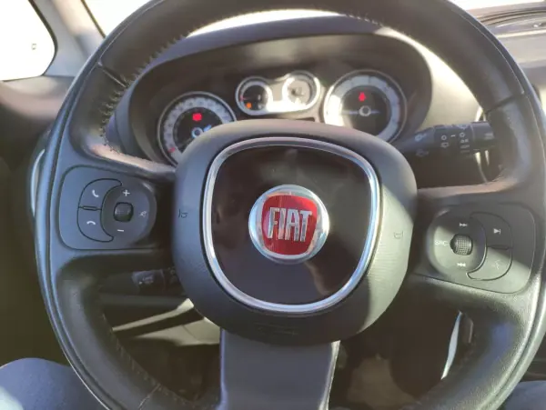 Fiat 500L 2014 - 11900 EUR, 121000 km - AUTO.MOTO.pt - 121000km - foto 15 de 24