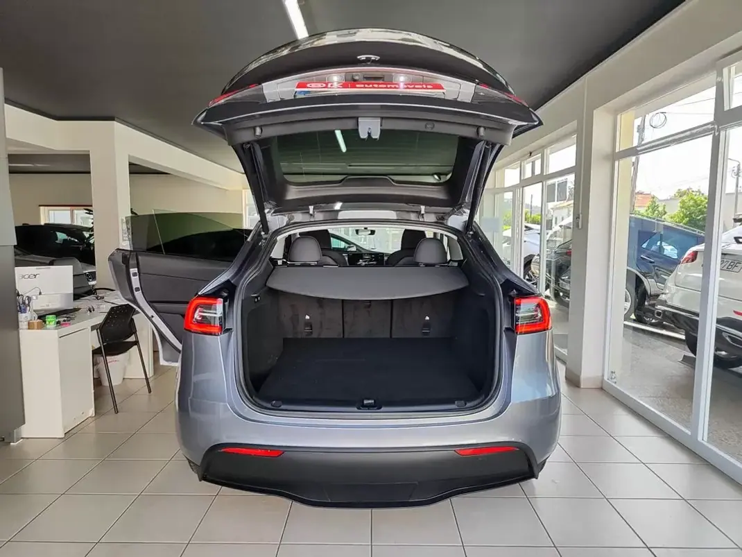 Tesla Model Y 2023 - 38900 EUR, 39000 km - AUTO.MOTO.pt - 39000km - foto 15 de 33