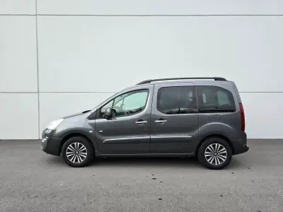 Peugeot Partner 2017 - 12490 EUR, 129000 km - AUTO.MOTO.pt - 129000km - foto 9 de 27