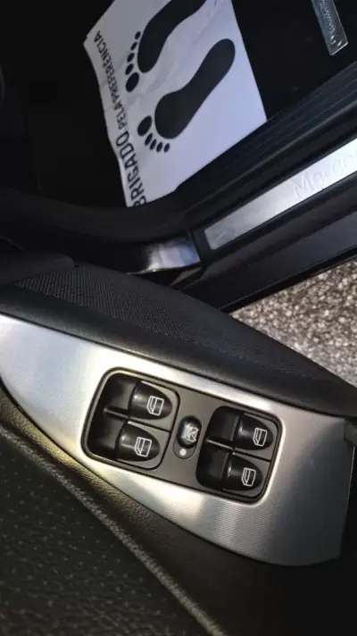 Mercedes-Benz C 220 2006 - 10950 EUR, 288000 km - AUTO.MOTO.pt - 288000km - foto 8 de 15