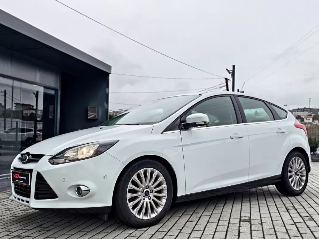 Ford Focus 2015 - 9250 EUR, 134990 km - AUTO.MOTO.pt - 134990km - foto 3 de 18