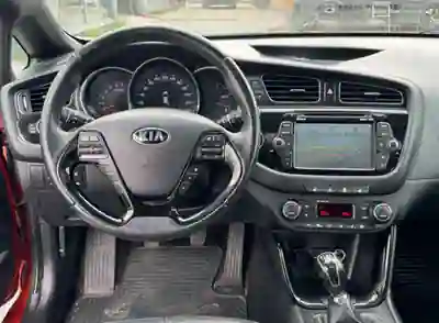 Kia Ceed 2014 - 9750 EUR, 189000 km - AUTO.MOTO.pt - 189000km - foto 3 de 4