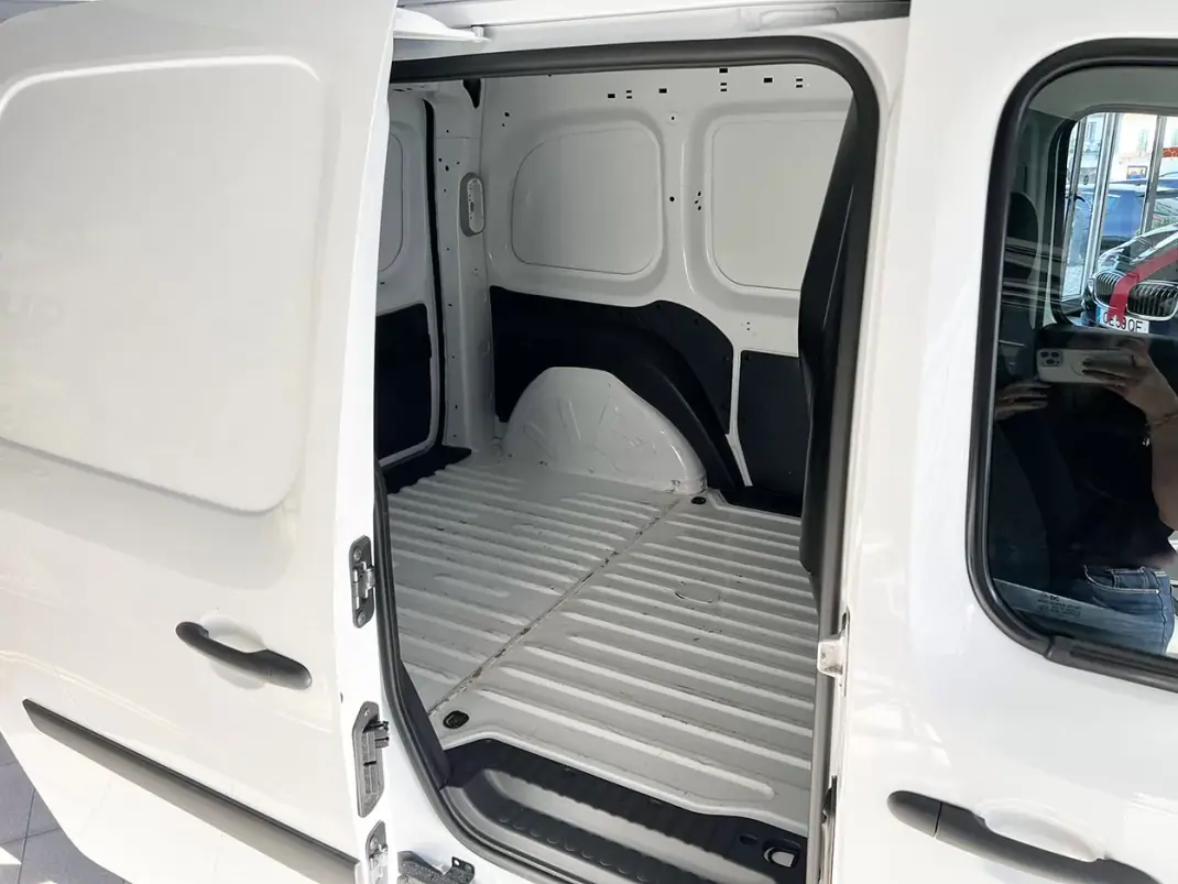 Renault Kangoo Express ZE 33 2019 - 12900 EUR, 23343 km - AUTO.MOTO.pt - 23343km - foto 17 de 18