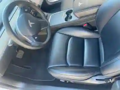 Tesla Model 3 2021 - 26499 EUR, 93150 km - 93150km - foto 6 de 10