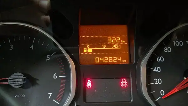 Citroën C-Elysée 2014 - 9990 EUR, 42600 km - AUTO.MOTO.pt - 42600km - foto 7 de 19