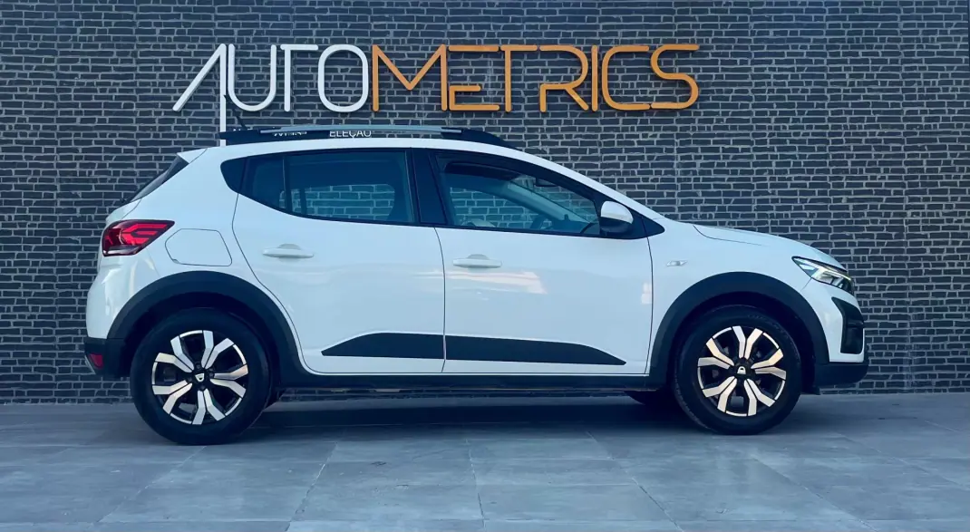 Dacia Sandero 2022 - 15500 EUR, 53000 km - AUTO.MOTO.pt - 53000km - foto 13 de 14