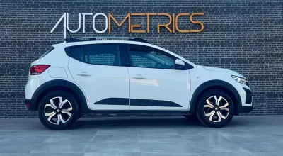 Dacia Sandero 2022 - 15500 EUR, 53000 km - AUTO.MOTO.pt - 53000km - foto 13 de 14