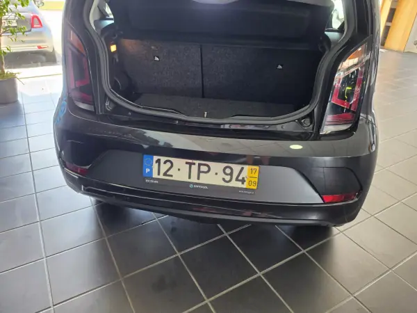 Volkswagen Up! 2017 - 8900 EUR, 142000 km - 142000km - foto 15 de 16