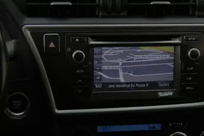 Toyota Auris 2012 - 11500 EUR, 179433 km - AUTO.MOTO.pt - 179433km - foto 26 de 34