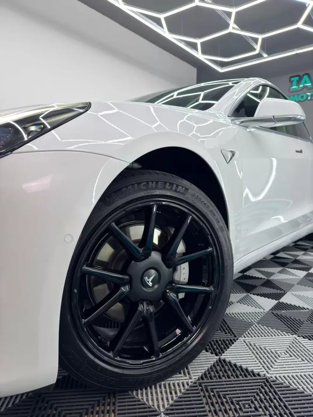 Tesla Model 3 2020 - 23750 EUR, 66000 km - AUTO.MOTO.pt - 66000km - foto 3 de 22