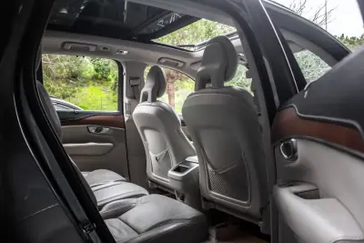 Volvo XC 90 2016 - 24990 EUR, 206775 km - AUTO.MOTO.pt - 206775km - foto 36 de 50