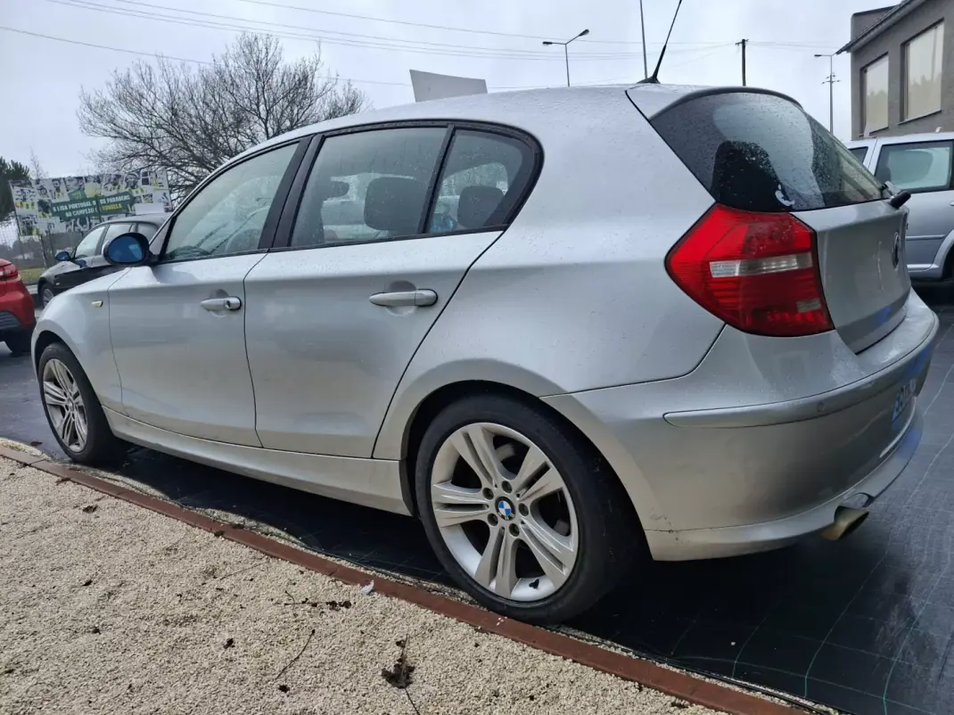 BMW 120 2009 - 10500 EUR, 159122 km - AUTO.MOTO.pt - 159122km - foto 9 de 17