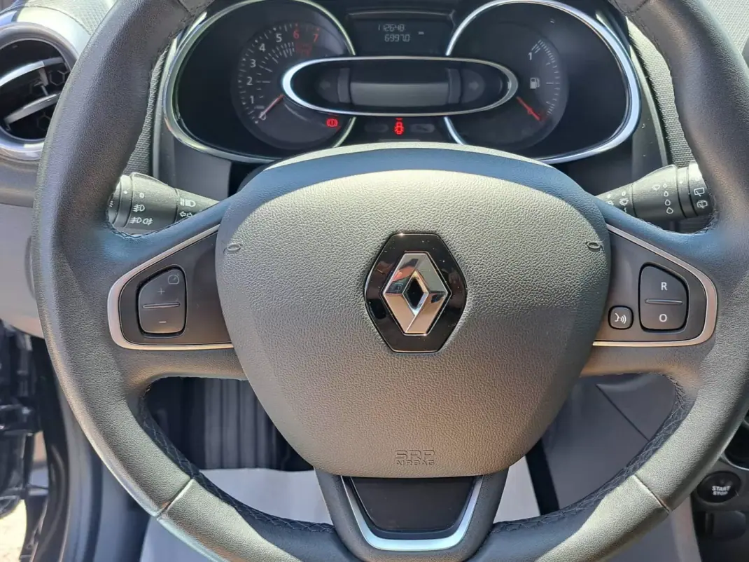 Renault Clio 2017 - 10950 EUR, 112648 km - 112648km - foto 27 de 45