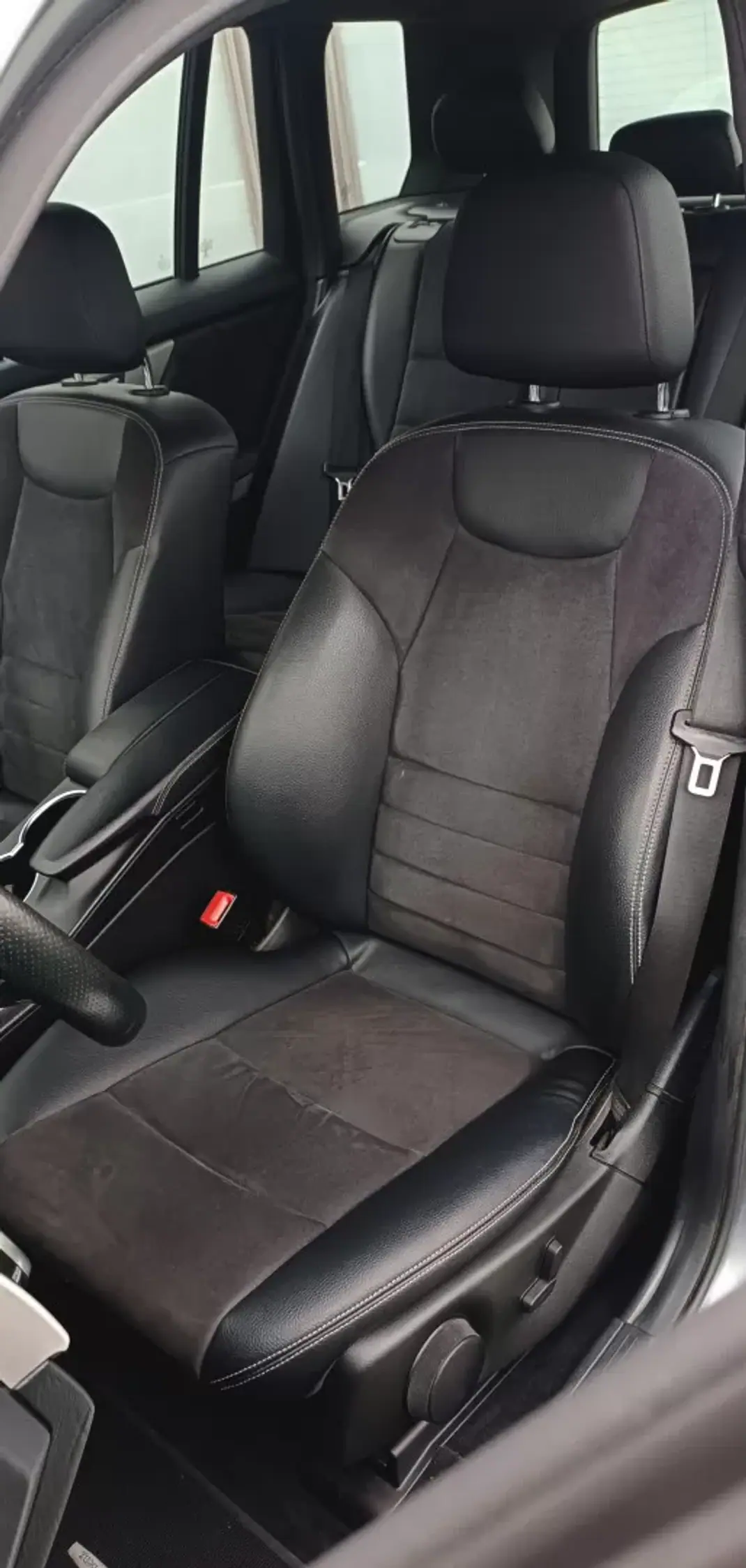 Mercedes-Benz GLK 250 2014 - 18950 EUR, 184000 km - AUTO.MOTO.pt - 184000km - foto 11 de 19