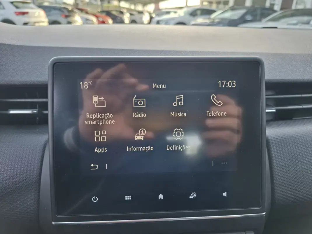 Renault Clio 2019 - 15000 EUR, 62800 km - AUTO.MOTO.pt - 62800km - foto 26 de 32