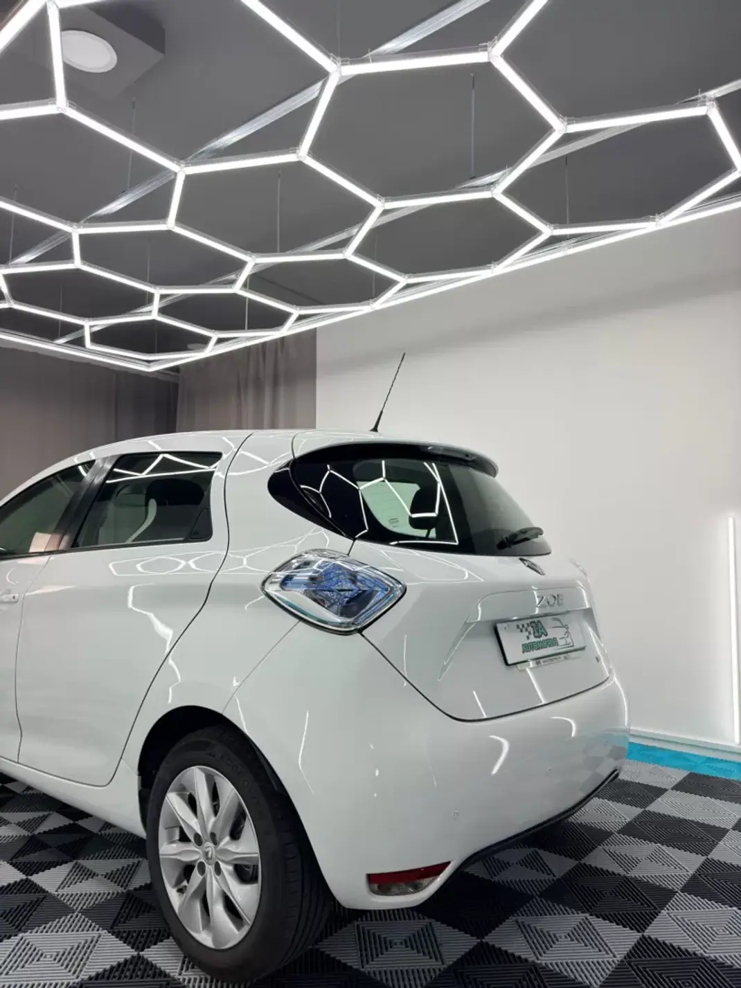 Renault Zoe 2018 - 10750 EUR, 64000 km - AUTO.MOTO.pt - 64000km - foto 6 de 18