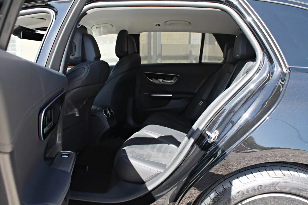 Mercedes-Benz C 300 2024 - 49990 EUR, 28094 km - AUTO.MOTO.pt - 28094km - foto 20 de 31