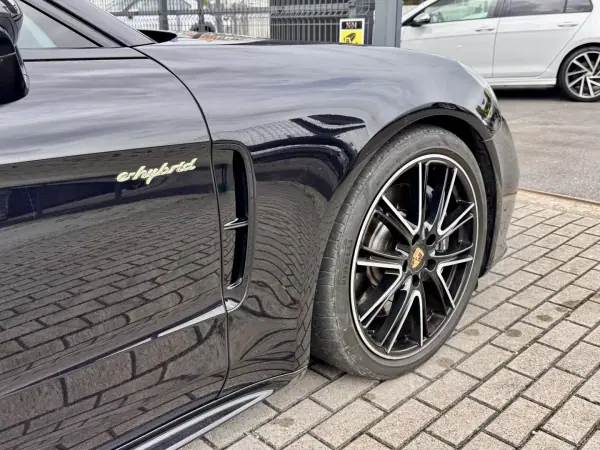 Porsche Panamera 2019 - 75990 EUR, 69000 km - AUTO.MOTO.pt - 69000km - foto 7 de 17