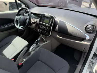 Renault Zoe 2015 - 8900 EUR, 112000 km - AUTO.MOTO.pt - 112000km - foto 9 de 9