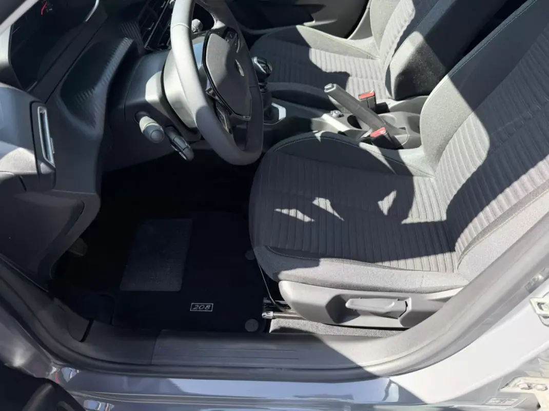 Peugeot 208 2025 - 16500 EUR, 4900 km - AUTO.MOTO.pt - 4900km - foto 10 de 14
