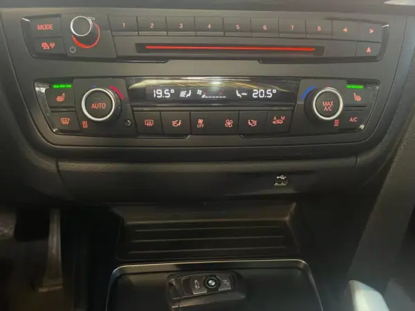 BMW 420 Gran Coupé 2016 - 21999 EUR, 160000 km - AUTO.MOTO.pt - 160000km - foto 45 de 54